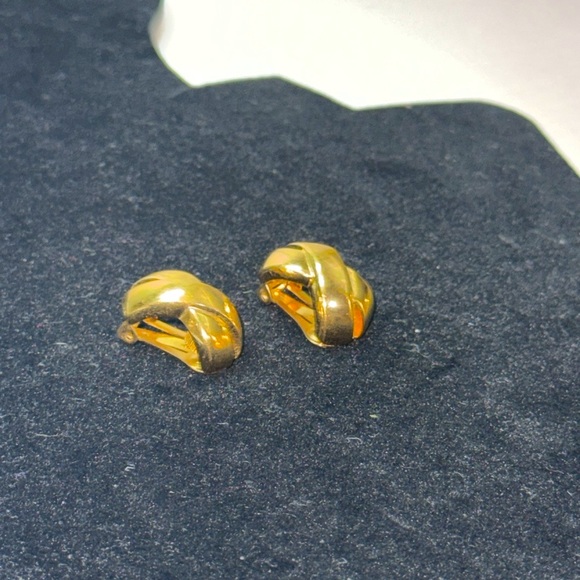 Authentic Cristian Dior Gold plated clip on Earrings - Picture 5 of 13